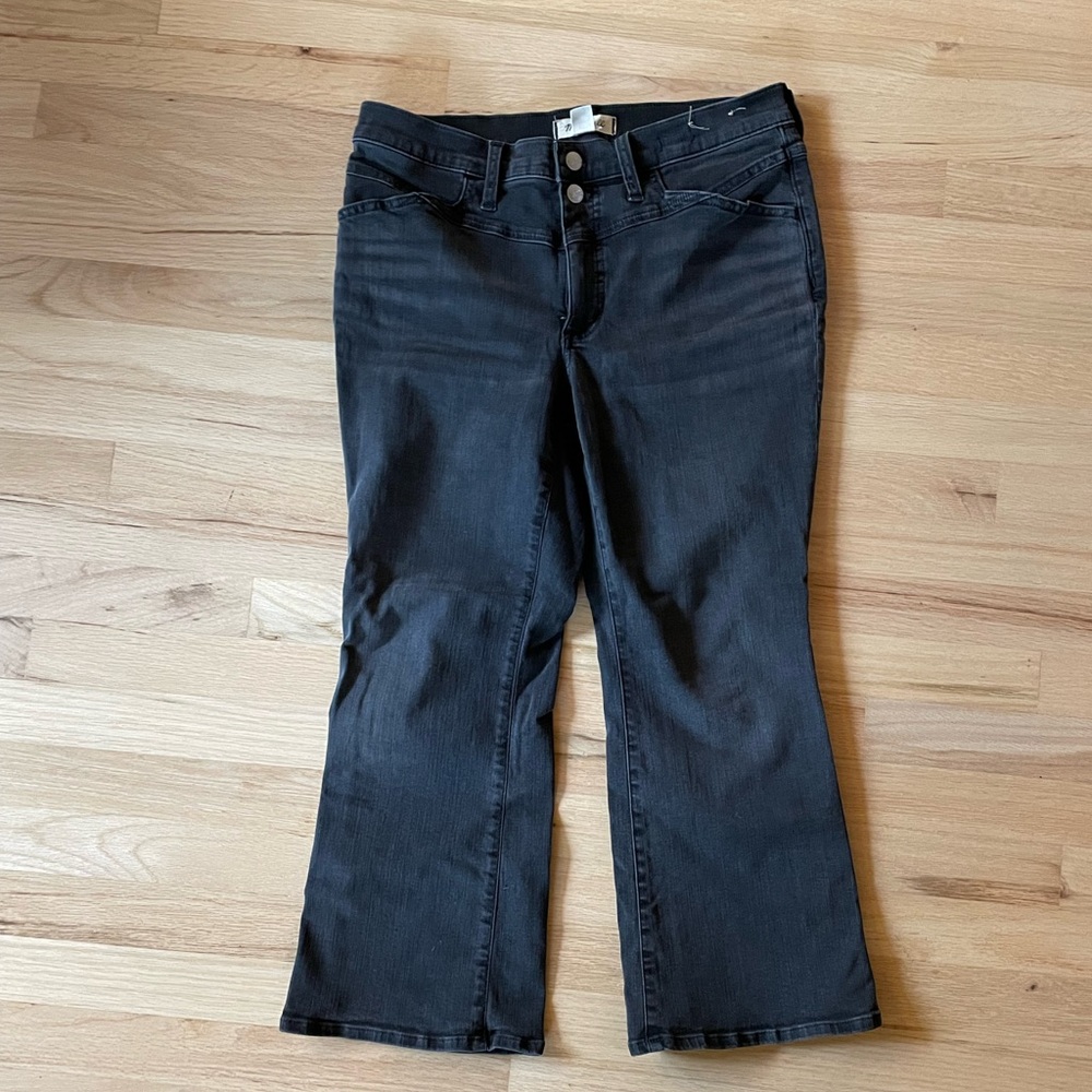 Madewell mid-rise cropped kick out jeans in worn black